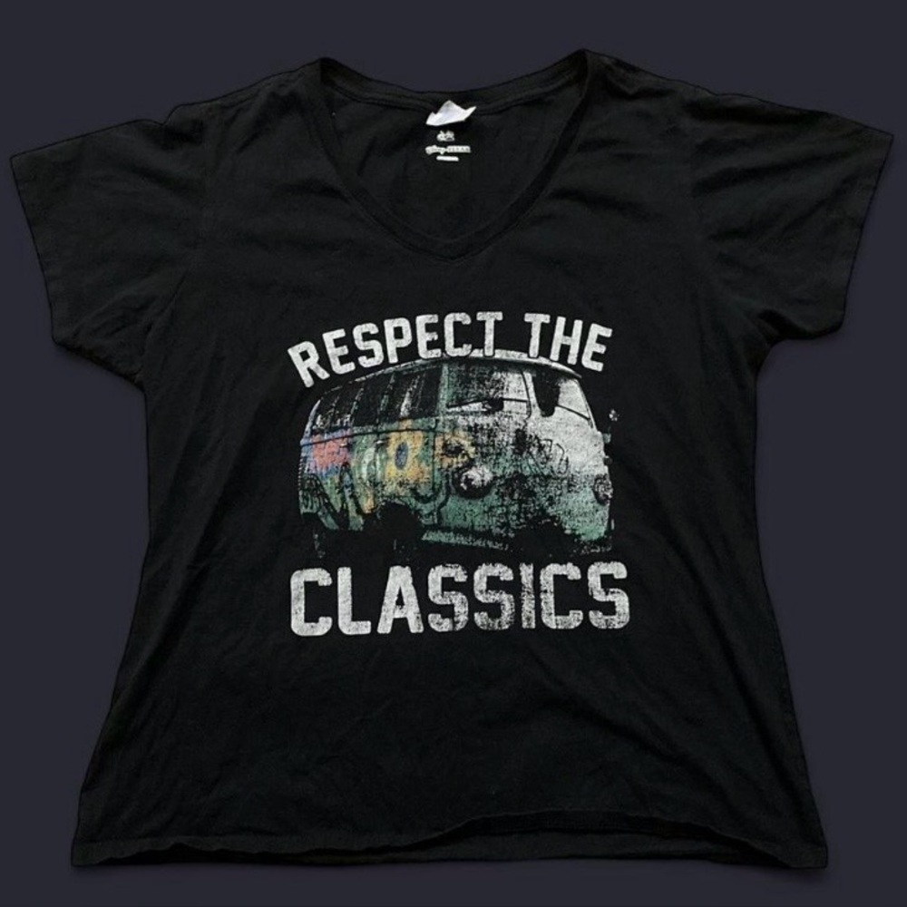 M | Disney Pixar Fillmore Volkswagen VW black v-neck t-shirt